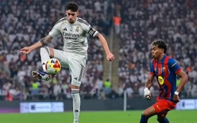 مواجهة قوية: تعادل 2-2 بين برشلونة والريال في شوط أول كلاسيكو السوبر